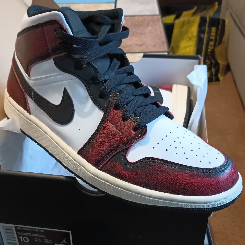 Air Jordan 1 Mid SE